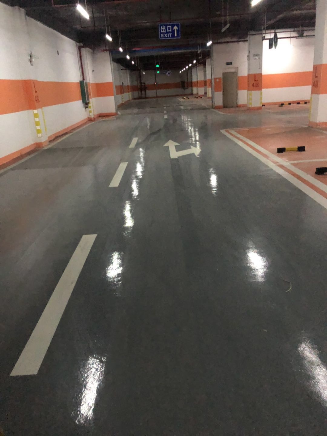 地下停车场环氧地坪漆施工应该特别注意的是什么？