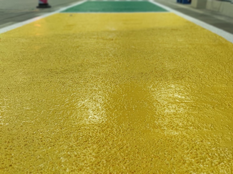 彩色陶瓷颗粒路面的优缺点分别是什么？