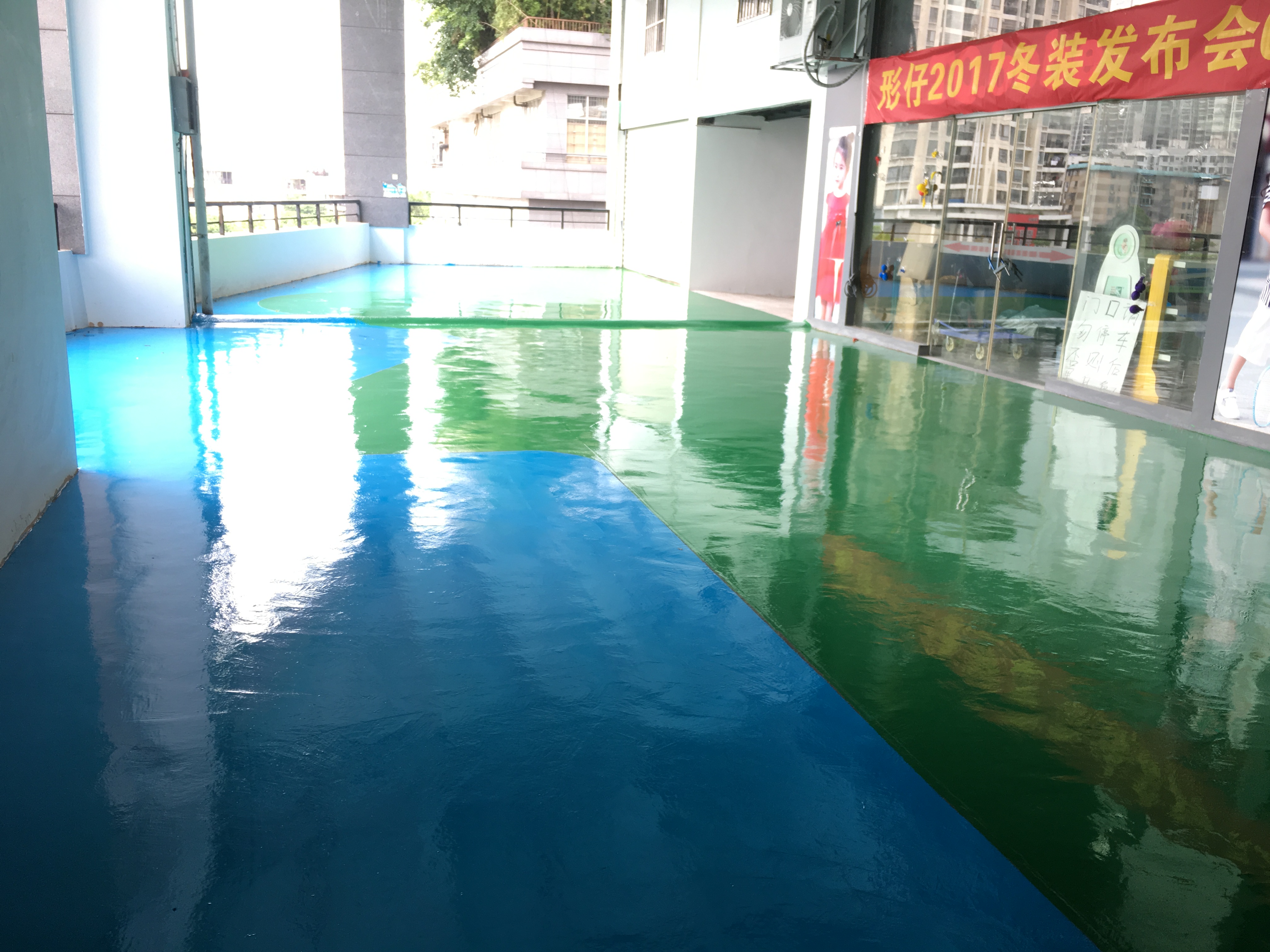 东兴-室外露台地面做水性环氧自流地坪漆可以吗