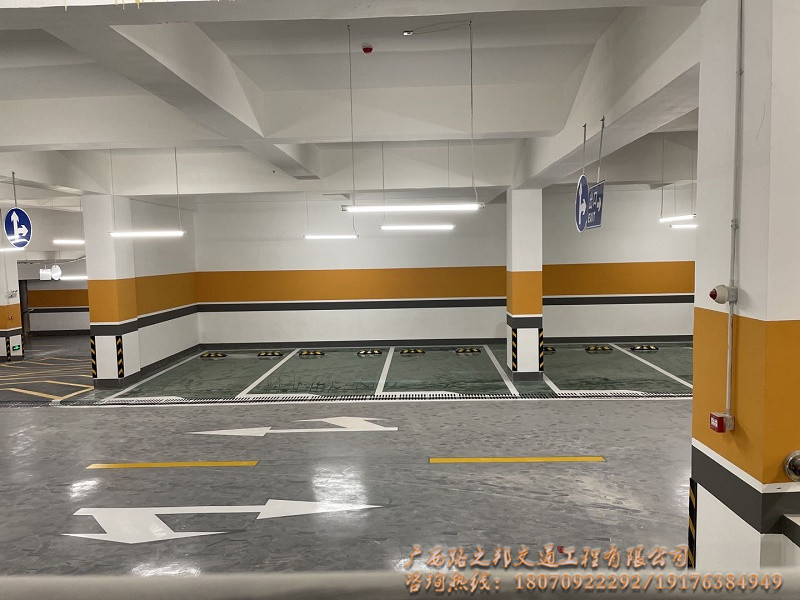 为什么做环氧地坪漆要找专业施工公司？