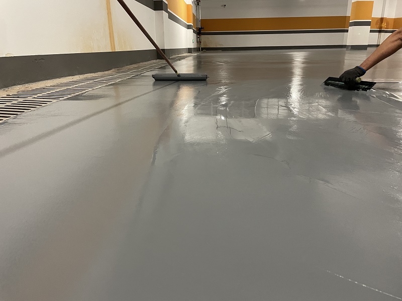 想做环氧地坪漆工程，但是地面出现裂缝怎么处理？