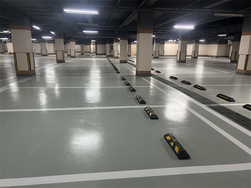 小区地下室水性地坪漆施工,停车场地坪漆(图2) 小区地下室水性地坪漆施工,停车场地坪漆(图2)